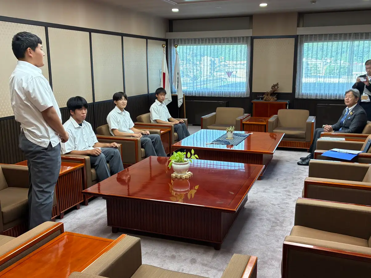 高山市激励金交付式の様子