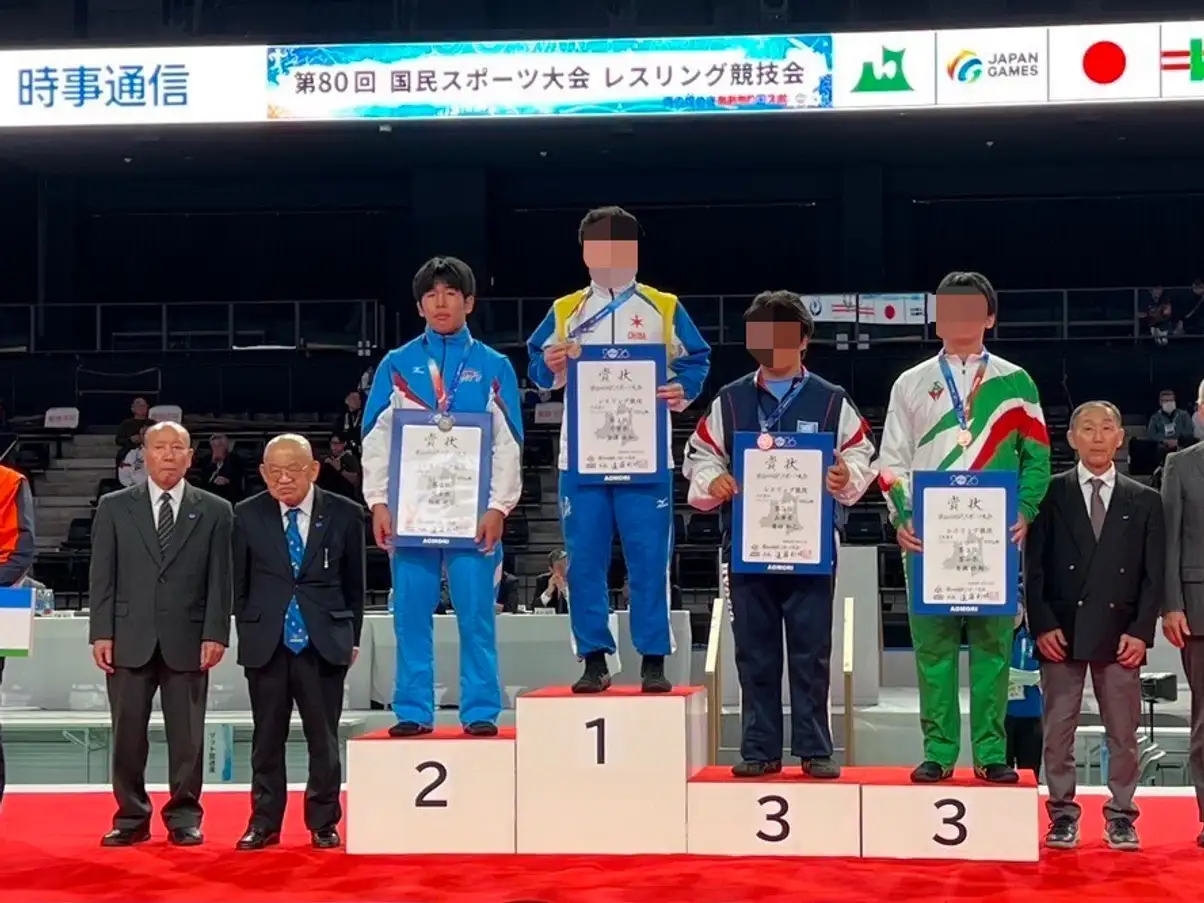 国民スポーツ大会レスリング競技の表彰式